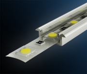 Profil LED universel Lars LF avec obturateur