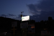 Kit solaire-éolien pour éclairer un panneau d'affichage de 6 m x 3 m