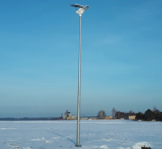 Lampe solaire LED Fornax avec poteau en acier et fondation