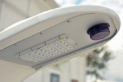 Lampe solaire LED Fornax avec poteau en acier et fondation