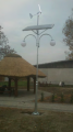 Lampadaire hybride, deux bras, panneau 275W / LED 2x880lm / turbine 300W